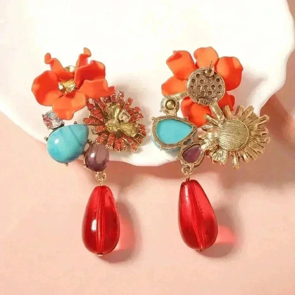 Preppy Women's Vintage Floral Crystal-Embellished Teardrop Earrings - Picture 5 of 8